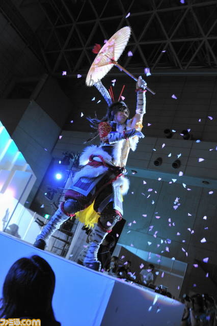 パフォーマンスするコスプレステージ“Cosplay Collection Night @TGS”が今年も開催【TGS2012】_19