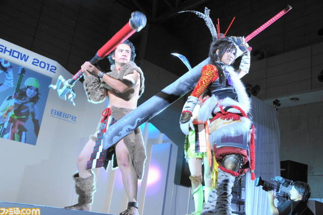 パフォーマンスするコスプレステージ“Cosplay Collection Night @TGS”が今年も開催【TGS2012】_20