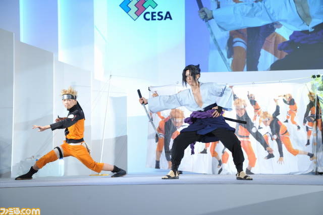 パフォーマンスするコスプレステージ“Cosplay Collection Night @TGS”が今年も開催【TGS2012】_24