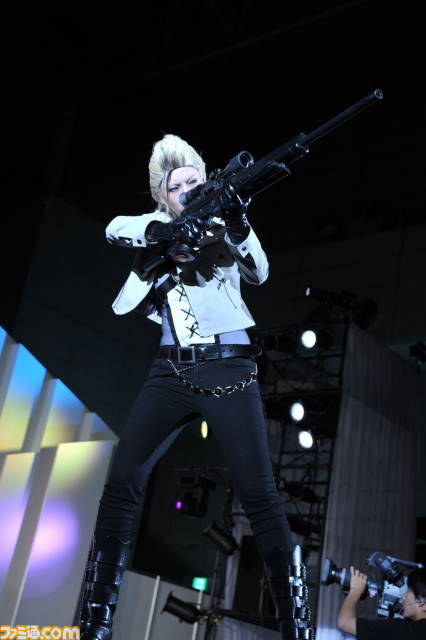 パフォーマンスするコスプレステージ“Cosplay Collection Night @TGS”が今年も開催【TGS2012】_31