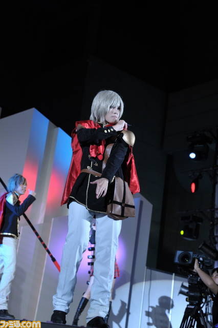 パフォーマンスするコスプレステージ“Cosplay Collection Night @TGS”が今年も開催【TGS2012】_41