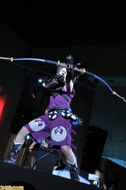 パフォーマンスするコスプレステージ“Cosplay Collection Night @TGS”が今年も開催【TGS2012】_47