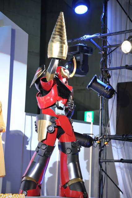 パフォーマンスするコスプレステージ“Cosplay Collection Night @TGS”が今年も開催【TGS2012】_56