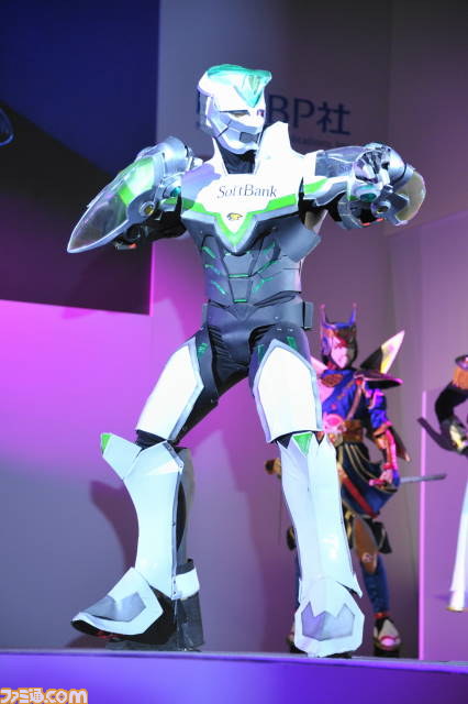 パフォーマンスするコスプレステージ“Cosplay Collection Night @TGS”が今年も開催【TGS2012】_71