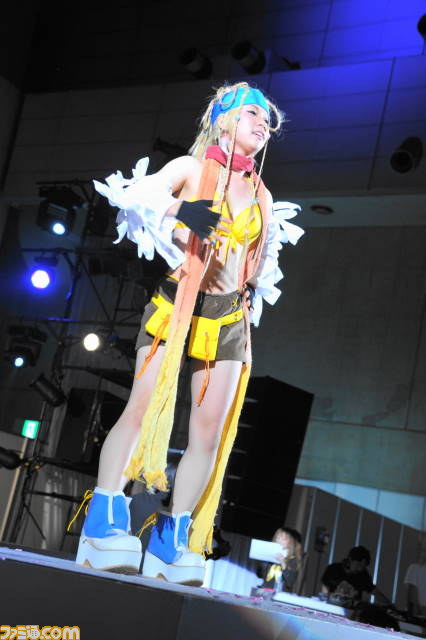 パフォーマンスするコスプレステージ“Cosplay Collection Night @TGS”が今年も開催【TGS2012】_75