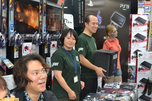 『バイオハザード6』の発売を記念したトーク＆サイン会が開催_01