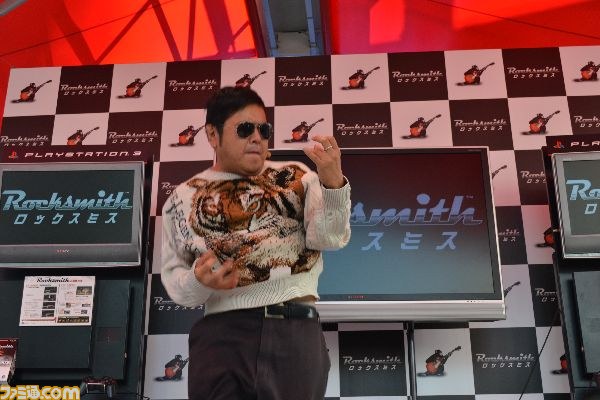『ロックスミス』のスペシャルイベントが開催、渋谷の真ん中でエアギターが炸裂_03