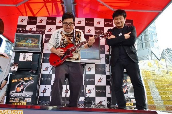 『ロックスミス』のスペシャルイベントが開催、渋谷の真ん中でエアギターが炸裂_06