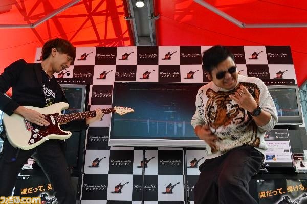 『ロックスミス』のスペシャルイベントが開催、渋谷の真ん中でエアギターが炸裂_11