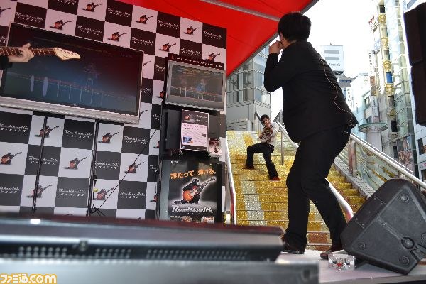 『ロックスミス』のスペシャルイベントが開催、渋谷の真ん中でエアギターが炸裂_12