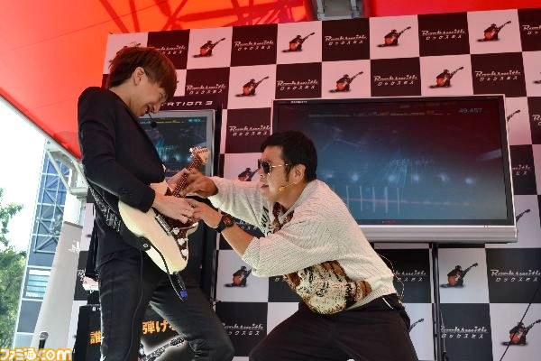 『ロックスミス』のスペシャルイベントが開催、渋谷の真ん中でエアギターが炸裂_16