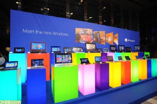 “Windows 8”発売、前夜祭やカウントダウンイベントで東京・秋葉原は大盛り上がり_02