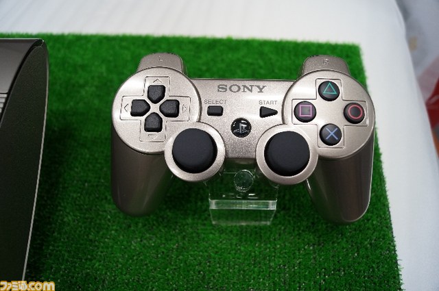 SCEJが粋な計らい、『みんGOL』15周年を祝してクラップハンズにチタンカラーのプレイステーション3を贈呈_05