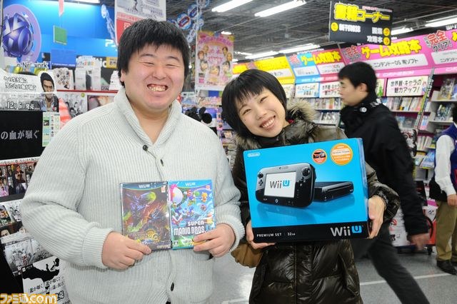 Wii U本日発売 秋葉原には話題のあの人たちも Wii U発売日リポート ファミ通 Com