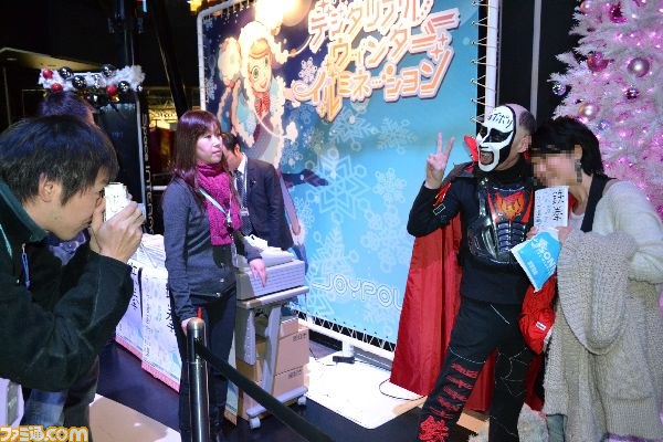 “東京ジョイポリス”にて鉄拳のパラパラマンガが先行上映、鉄拳とのツーショット撮影会も実施_15