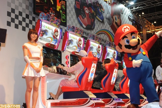 『マリオカート アーケードグランプリDX』6年ぶりのアーケード新作がお披露目　ステージには任天堂・紺野プロデューサーや我が家、アッキーナも登場【JAEPO2013】_12