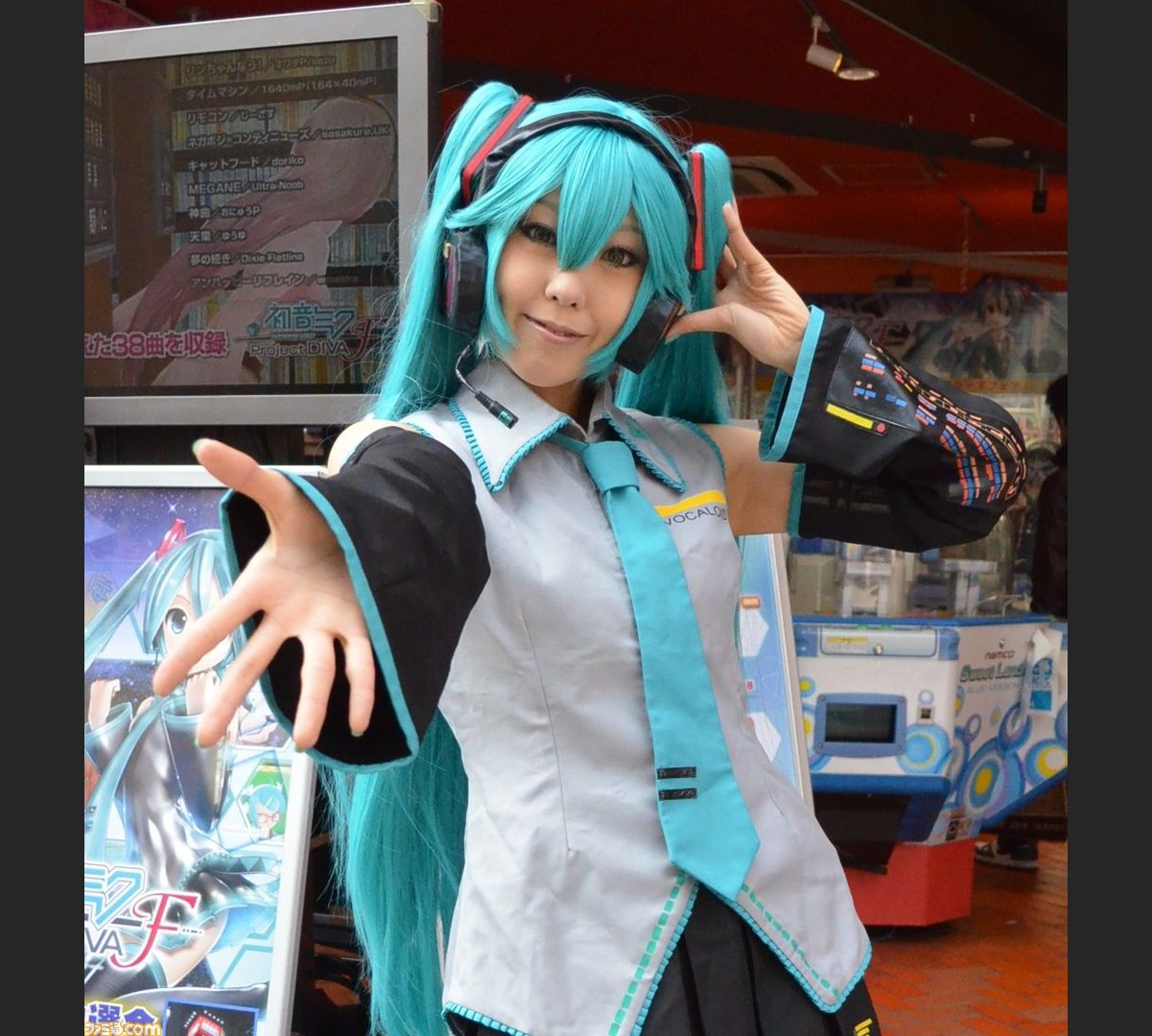 プロジェクトマネージャー内海氏も訪れた 初音ミク プロジェクト ディーヴァ F 発売記念抽選会をリポート ファミ通 Com プロジェクトマネージャー内海氏も訪れた 初音ミク プロジェクト ディーヴァ F 発売記念抽選会をリポート ファミ通 Com