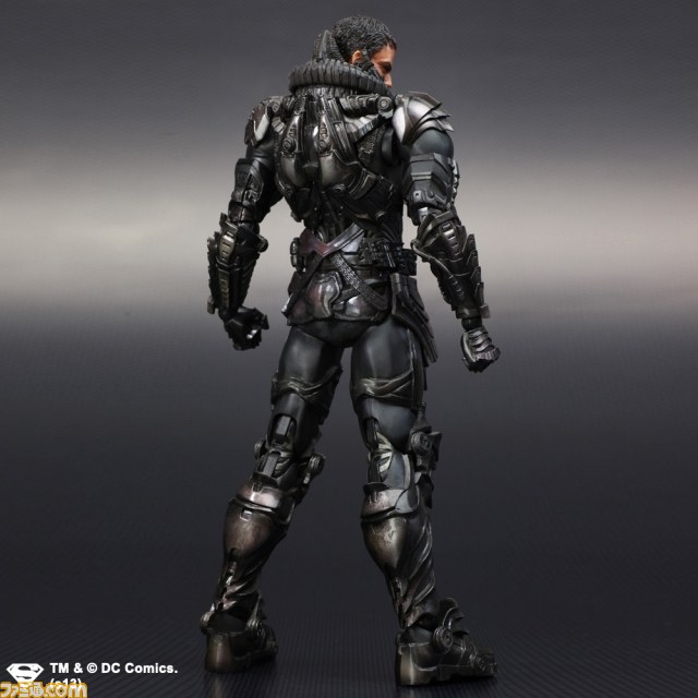 “MAN OF STEEL　PLAY ARTS改”2013年6月末発売決定_15