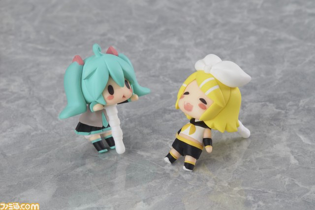 初音ミク、鏡音リン・レンのスマートフォン用イヤホンジャックが登場_03