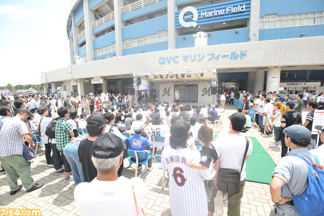 原由実がファーストピッチセレモニーでストライク投球_02