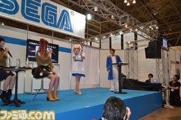 巨人くんも大暴れ！　石川由依さん（ミカサ役）小林ゆうさん（サシャ役）三上枝織さん（クリスタ役）が登場した「進撃の巨人」スペシャルトークショーリポート【ワンダーフェスティバル2013［夏］】_05