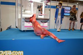 巨人くんも大暴れ！　石川由依さん（ミカサ役）小林ゆうさん（サシャ役）三上枝織さん（クリスタ役）が登場した「進撃の巨人」スペシャルトークショーリポート【ワンダーフェスティバル2013［夏］】_13