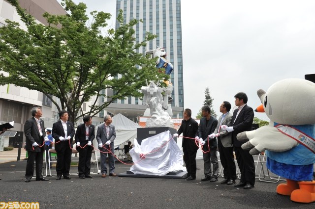 “TOKYO ガンダムプロジェクト2013 夏フェスタ”開幕、ガンダム大理石像がお披露目_07