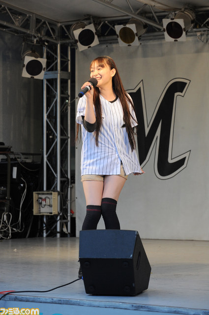 QVCマリンフィールドで今井麻美さんが歌にトークに野球観戦に大奮闘！_09