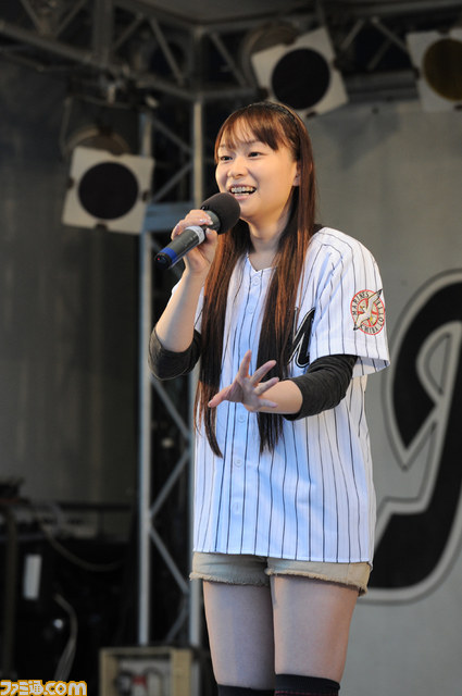 QVCマリンフィールドで今井麻美さんが歌にトークに野球観戦に大奮闘！_11