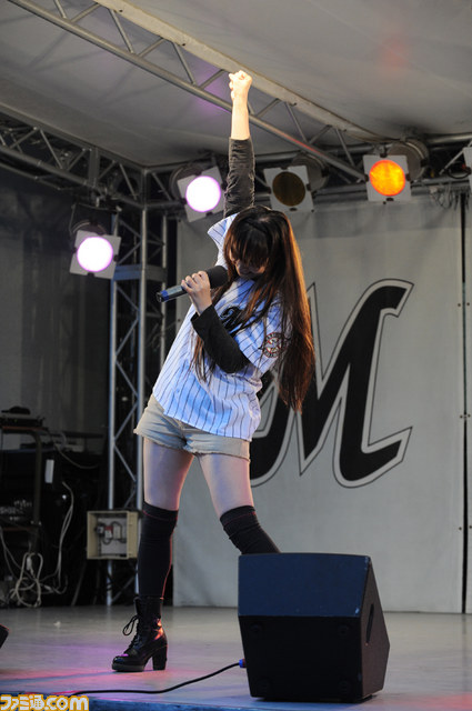 QVCマリンフィールドで今井麻美さんが歌にトークに野球観戦に大奮闘！_20