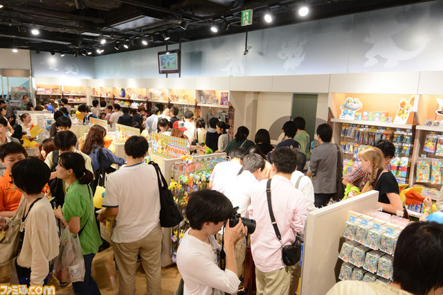 『ポケットモンスター Ｘ・Ｙ』ついに発売！　ポケモンセンタートウキョーも大盛況！_03