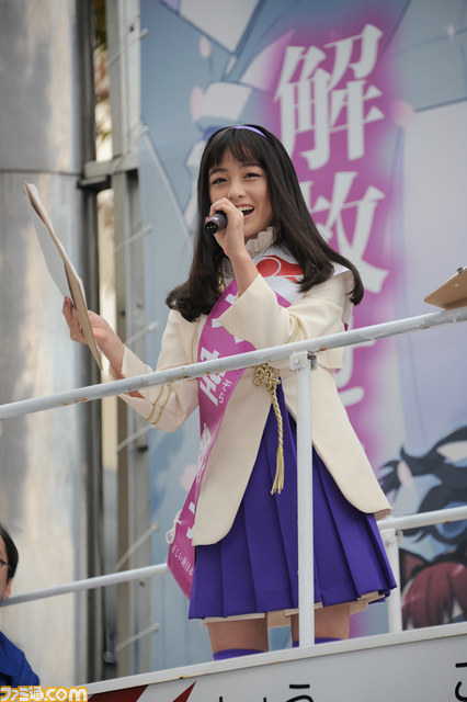 話題のアイドル・橋本環奈が新宿で街頭演説――高橋名人、山本彩乃さん、仙台エリさん、marinaが出演した『解放少女 SIN』トークイベント_12