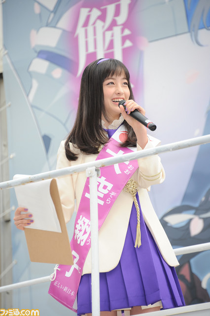 話題のアイドル・橋本環奈が新宿で街頭演説――高橋名人、山本彩乃さん、仙台エリさん、marinaが出演した『解放少女 SIN』トークイベント_14