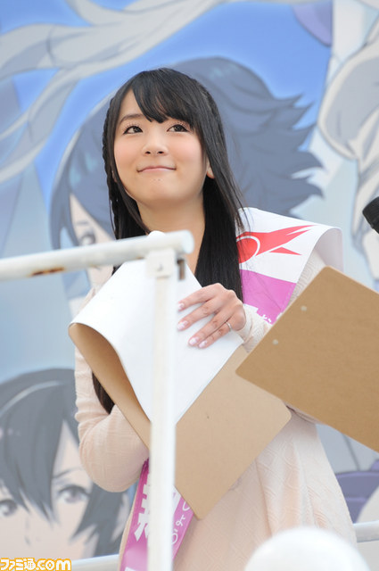話題のアイドル・橋本環奈が新宿で街頭演説――高橋名人、山本彩乃さん、仙台エリさん、marinaが出演した『解放少女 SIN』トークイベント_30