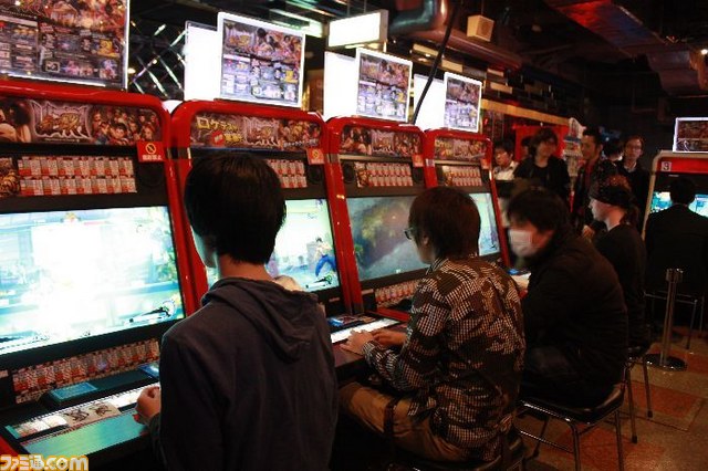 『ウルトラストリートファイターIV』のロケテストが全国6都市でスタート！　杉山P&綾野APのコメントも_05