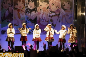 新宿アルタ前をシンデレラガールズがジャック アイドルマスター シンデレラガールズ 2周年記念イベントリポート ファミ通 Com