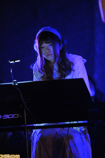 幻想的な地下空間で歌声を響かせた“今井麻美アコースティックライブ2013”_22