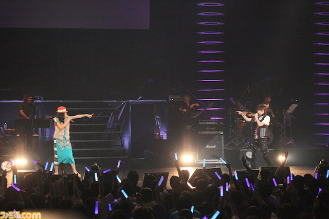 アーティストとファンがアツく盛り上がった5時間越えのライブ――“Live5pb.2013”リポート_24