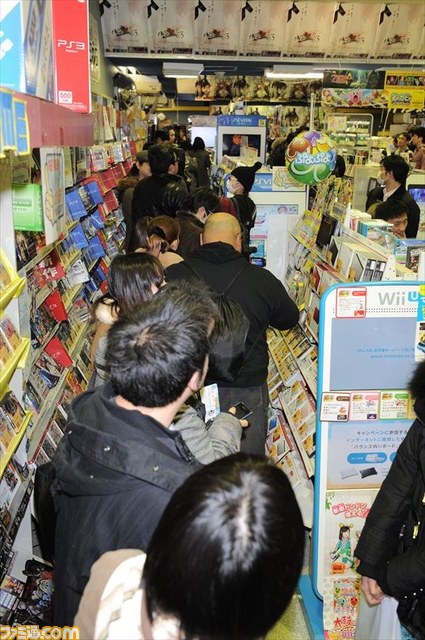 『龍が如く 維新!』名越氏&横山氏のサイン会がゲームズマーヤにて実施 国内初プレイステーション4版の試遊台がお目見え_04
