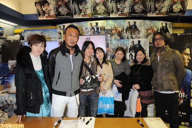 『龍が如く 維新!』名越氏&横山氏のサイン会がゲームズマーヤにて実施 国内初プレイステーション4版の試遊台がお目見え_01