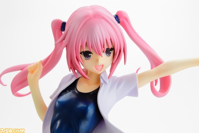 『ToLOVEる－とらぶる－ダークネス』ツンデレな魅力爆発！　スク水で微笑む“ナナ”のフィギュアが登場_04