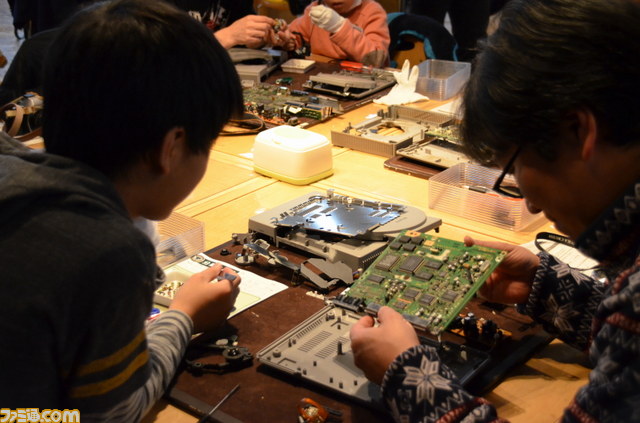 初代PSを分解して、ゲーム機の仕組みを学べる“プレイステーション ワークショップ”が実施_27