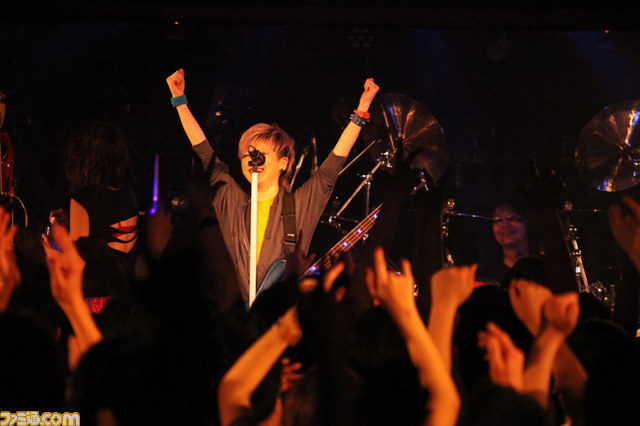 “Zwei LIVE2014 10th Anniversary ～ON STAGE～”Zwei10周年記念ライブをリポート_03