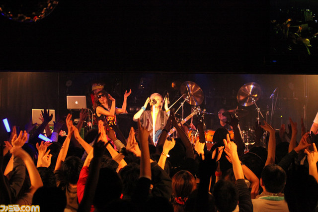 “Zwei LIVE2014 10th Anniversary ～ON STAGE～”Zwei10周年記念ライブをリポート_04