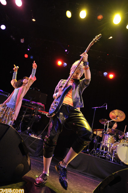 科学アドベンチャーシリーズの楽曲などで盛り上がった“いとうかなこLIVE 2014 ～Happy Spring Party!!～”_30