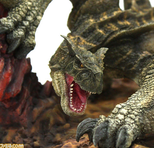 『モンスターハンター4』最新グッズの情報が公開　モンスター図鑑XIIIでは“ゲネル・セルタス”と“アルセルタス”の2体合体攻撃が再現可能_01