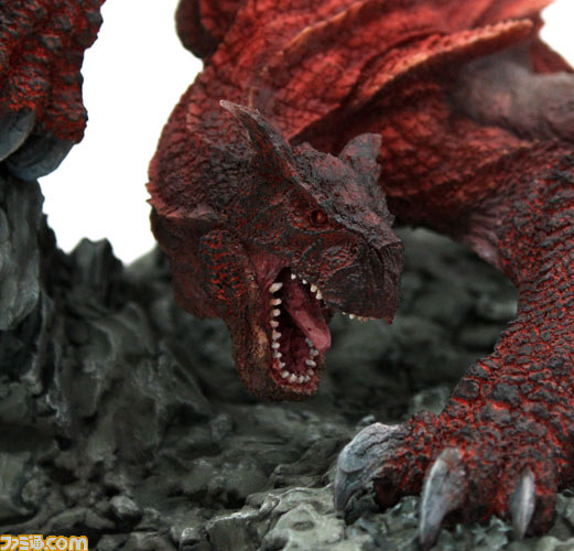 『モンスターハンター4』最新グッズの情報が公開　モンスター図鑑XIIIでは“ゲネル・セルタス”と“アルセルタス”の2体合体攻撃が再現可能_04