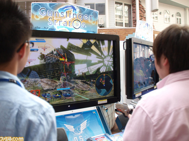 徳島のアーケード街の中心に『ガンスリンガーストラトス2』の試遊台が設置されるという異様な光景をチェック【マチ★アソビVol.12】_04