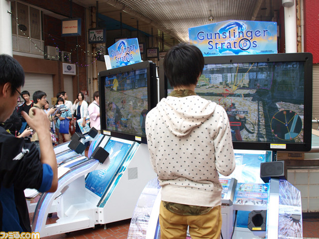 徳島のアーケード街の中心に『ガンスリンガーストラトス2』の試遊台が設置されるという異様な光景をチェック【マチ★アソビVol.12】_05