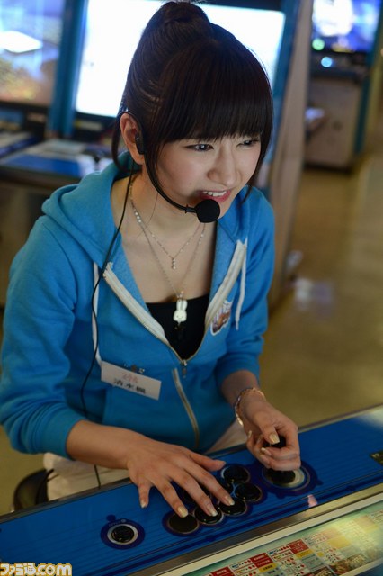 『ウルトラストリートファイターIV』女子部活動日記“タイトーステーション大阪日本橋店編”_01